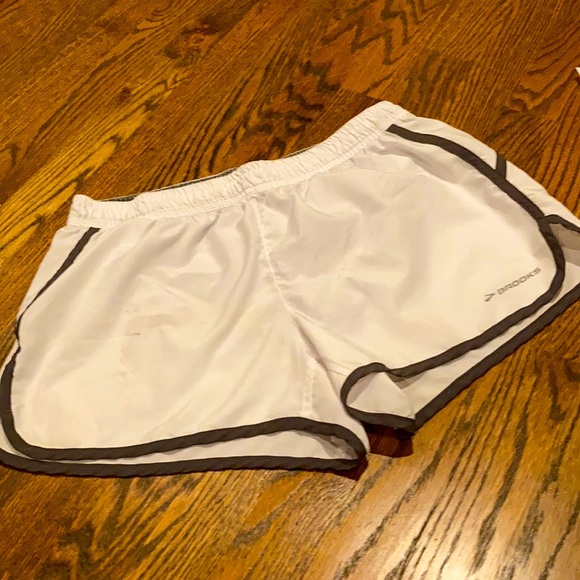 Brooks run shorts - Picture 1 of 5
